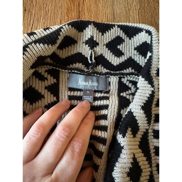 Neiman Marcus Black and Tan Patterned Cardigan Size Small - Picture 2 of 5